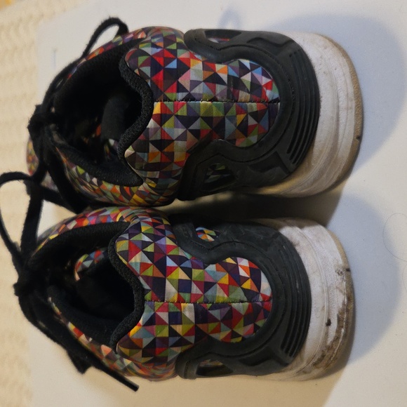 Colorful Geometric Pattern Sneakers - Picture 2 of 6